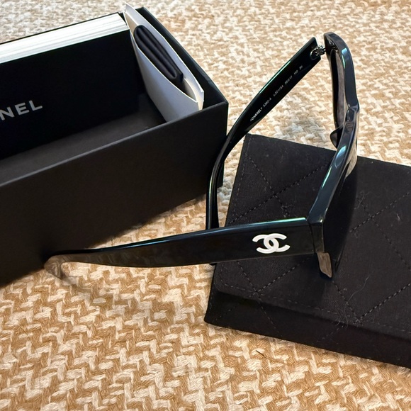 authentic Chanel Black Sunglasses for women
